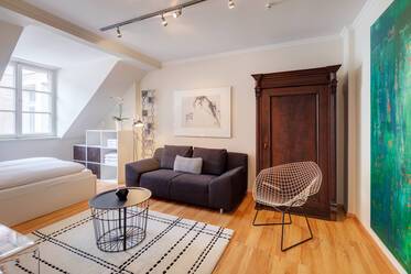 Appartement sous les toits très beau et meublé à Altstadt