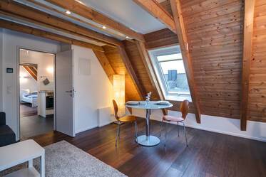 Appartement sous les toits très beau et meublé à Ramersdorf