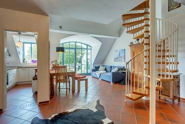 Appartement style maisonnette avec mezzanine très beau et meublé à Dachau