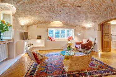 Appartement souterrain unique avec plafonds voûtés