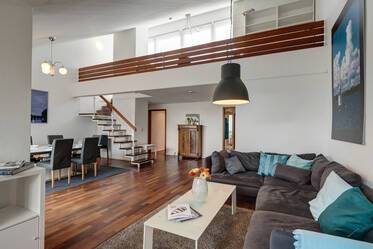 Appartement avec mezzanine très beau et meublé à Thalkirchen