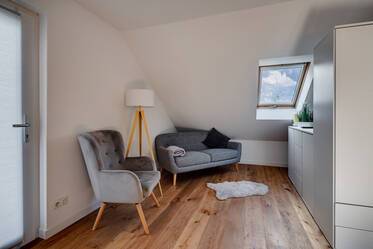 Appartement mansardé confortable de 2 pièces à Obermenzing