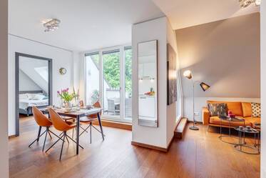 Appartement sous les toits très beau et meublé à Nymphenburg