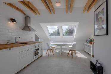 Appartement sous les toits beau et meublé à Tutzing