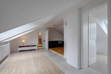 Appartement sous les toits beau et meublé à Tutzing