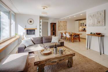 Appartement de jardin lumineux avec de beaux meubles