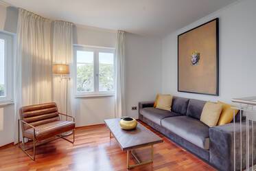 Appartement style maisonnette luxueusement meublé à Schwabing