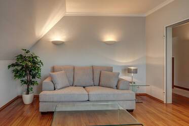 Appartement sous les toits très attrayant et meublé à Oberföhring