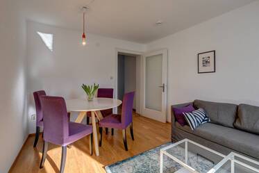 Appartement sous les toits très attrayant et meublé à Maxvorstadt