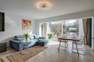 Maison mitoyenne placée au milieu de la rangée très belle et meublée à Neukeferloh