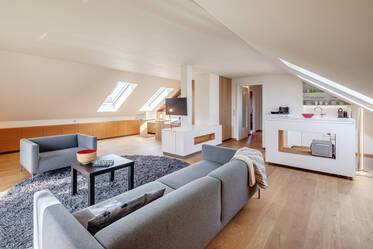 Appartement sous les toits luxueusement meublé à Großhadern