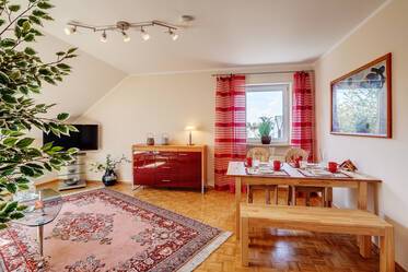 Appartement sous les toits beau et meublé à Perlach
