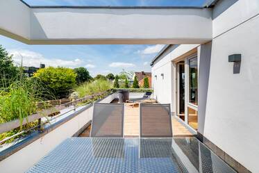 Appartement meublé de façon moderne avec grande terrasse sur le toit 