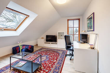 Appartement sous les toits beau et meublé à Forstenried