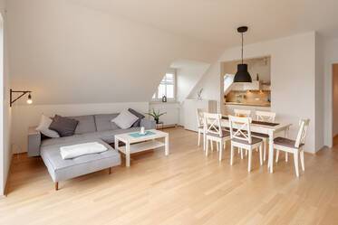 Appartement sous les toits très attrayant et meublé à Lerchenau
