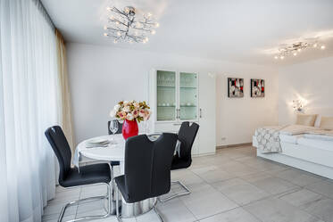 Appartement beau et meublé à Sendling