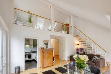 Appartement style maisonnette avec mezzanine très beau et meublé à Solln