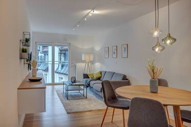Appartement sous les toits très beau et meublé à Thalkirchen