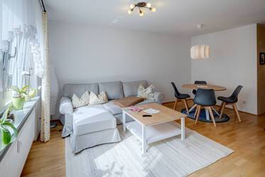 Appartement beau et meublé à Sendling