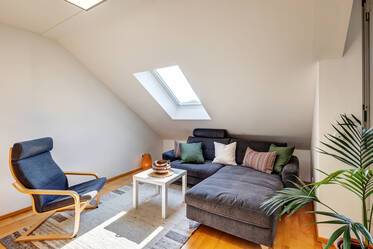 Appartement sous les toits très attrayant et meublé à Trudering