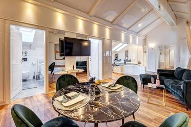 Appartement sous les toits très beau et meublé à Baldham