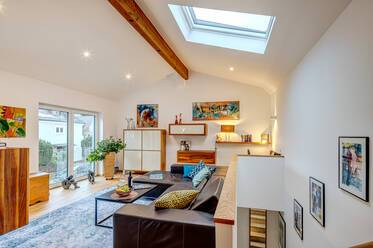 Maison mitoyenne placée au milieu de la rangée très belle et meublée à Laim