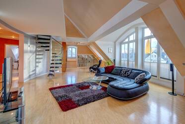 Appartement style maisonnette avec mezzanine beau et meublé à Waldtrudering
