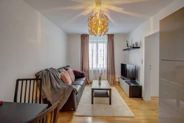 Appartement sous les toits très beau et meublé à Neuhausen