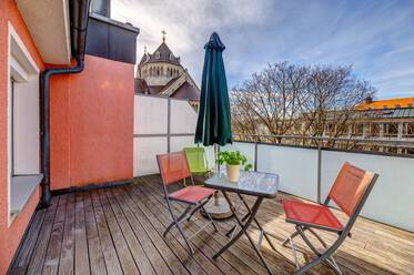 Rareté ! Appartement mansardé avec balcon