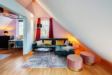Appartement sous les toits très beau et meublé à Gauting