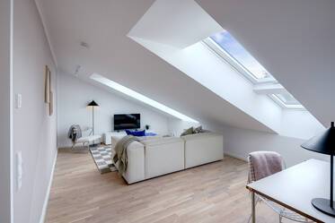 Appartement sous les toits très beau et meublé à Haar