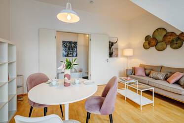 Joli appartement mansardé à louer à Schwabing