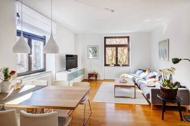 Appartement historique baigné de lumière à louer dans un emplacement de choix 