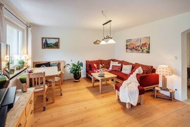 Appartement moderne de style champêtre avec vue sur les montagnes