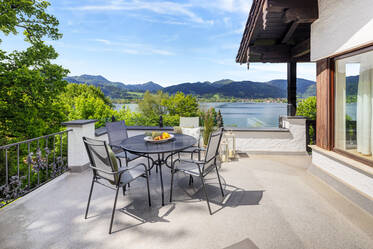 Grand appartement au rez-de-chaussée avec vue sur le lac et la montagne