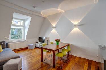 Appartement sous les toits très beau et meublé à Lehel