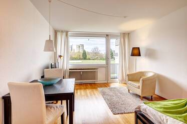 Près de BMW : appartement meublé d&#039;une pièce avec balcon