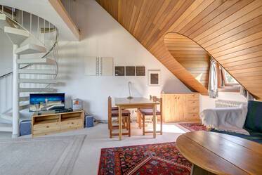 Appartement avec mezzanine beau et meublé à Nymphenburg