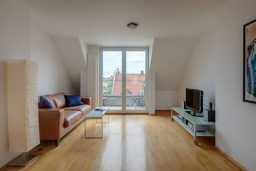 Appartement sous les toits beau et meublé à Giesing