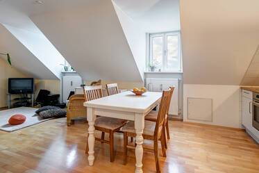 Appartement sous les toits beau et meublé à Altstadt