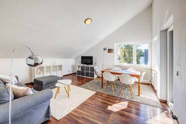 Appartement sous les toits très beau et meublé à Untermenzing