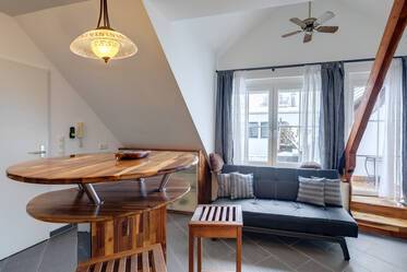 Appartement sous les toits beau et meublé à Unterföhring