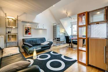 Appartement sous les toits très beau et meublé à Neuhausen