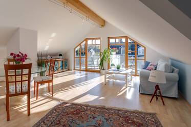 Appartement sous les toits très beau et meublé à Waldperlach