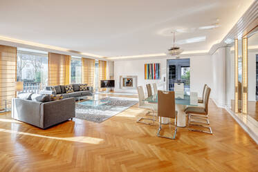 Maison individuelle de luxe et représentative, équipement de haute qualité à Obermenzing