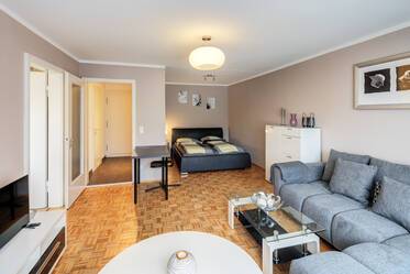 Bel appartement d'une pièce, grand et moderne, meublé