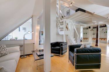 Appartement avec mezzanine très beau et meublé à Nymphenburg
