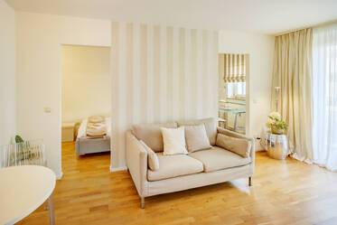 Appartement de 1,5 pièce élégamment meublé avec balcon