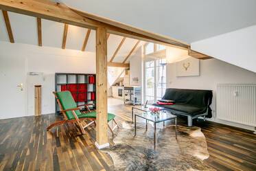 Appartement sous les toits très beau et meublé à Zorneding