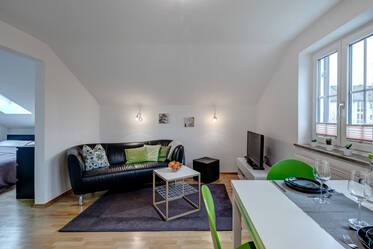 Appartement sous les toits beau et meublé à Sendling-Westpark